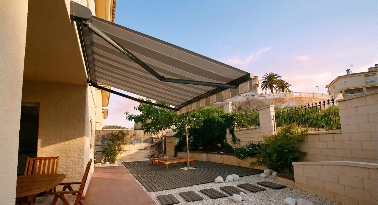 Toldo instalado en Sabadell — Umbralux proyecto 3