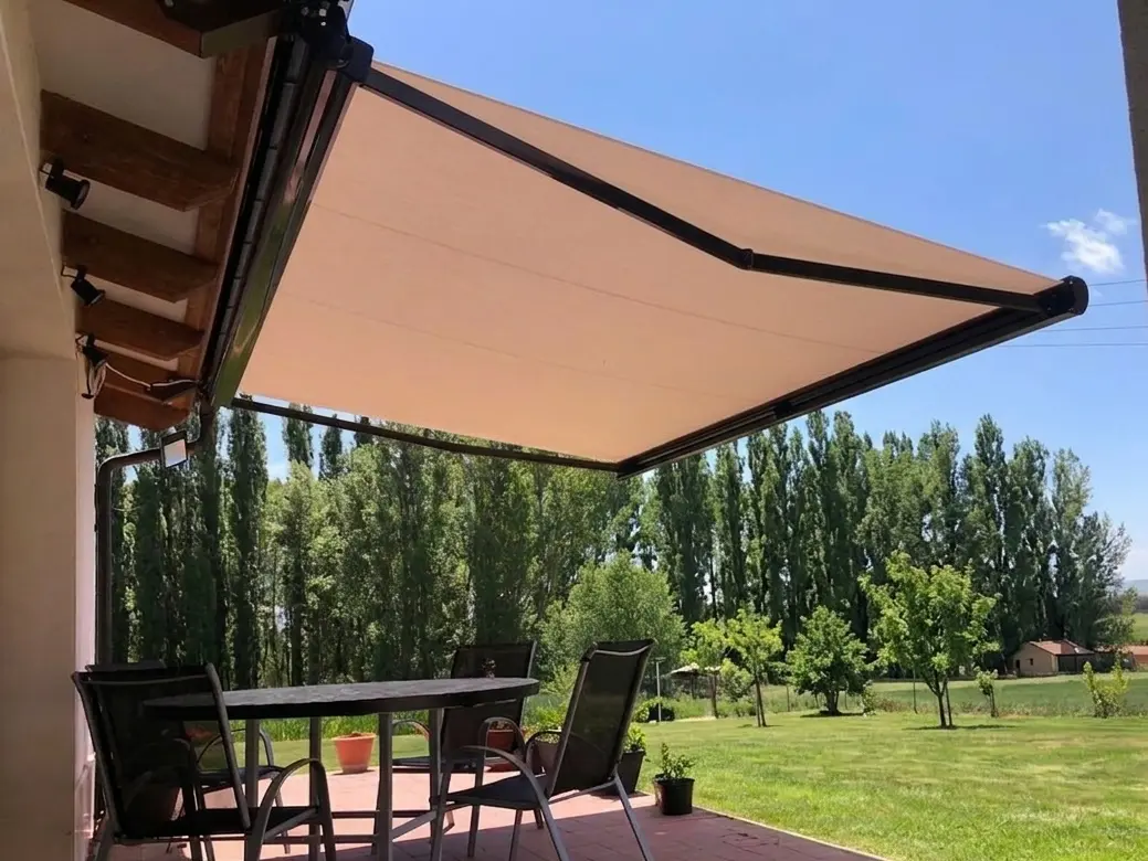 Toldo instalado en Sabadell — Umbralux proyecto 6