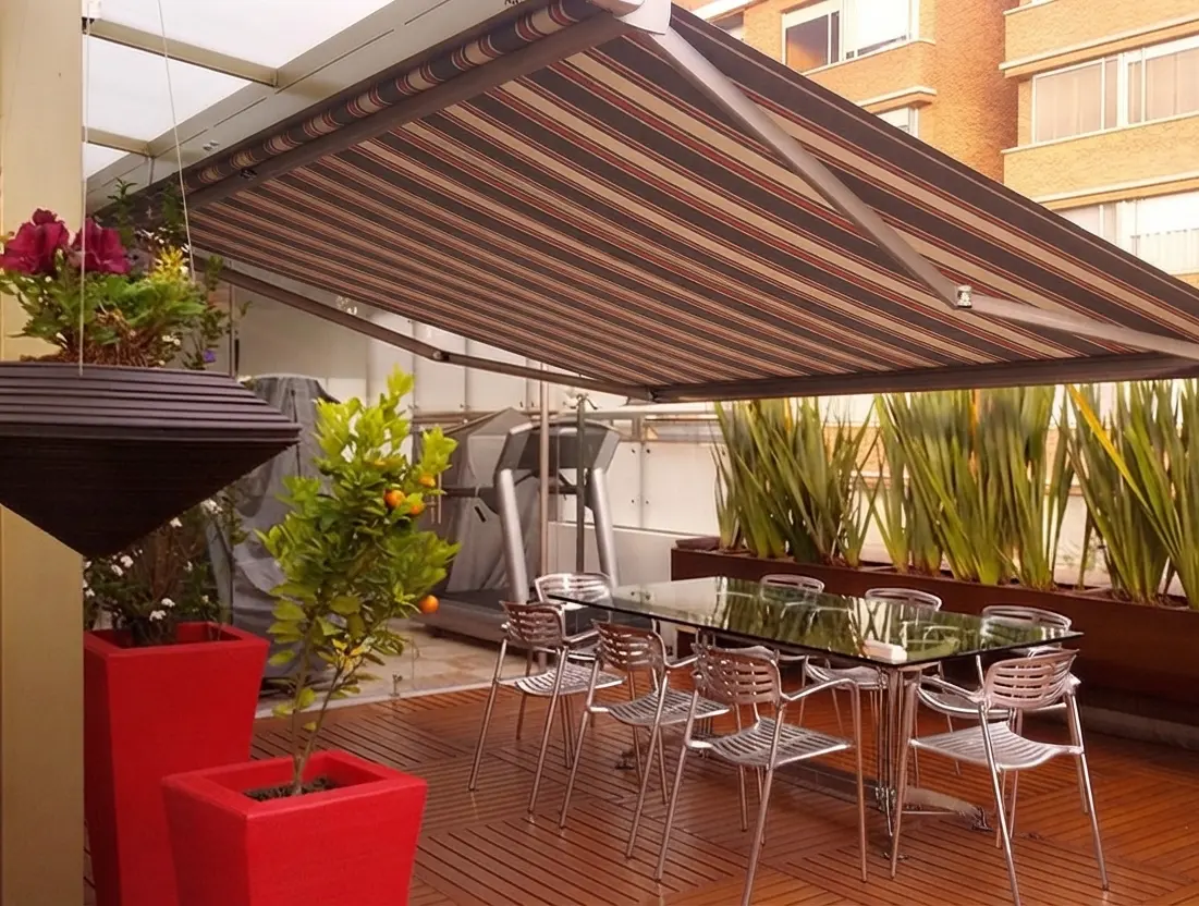 Toldos motorizados instalado en Sabadell — trabajo 1