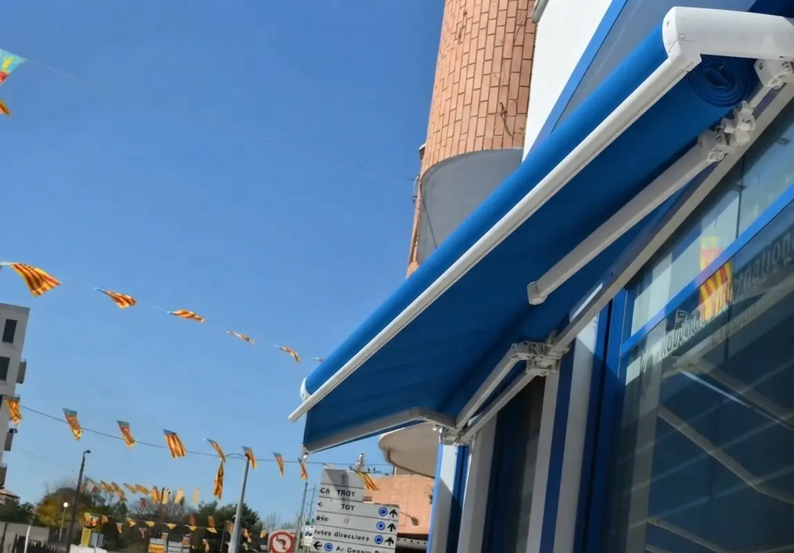 Toldos motorizados instalado en Sabadell — trabajo 5