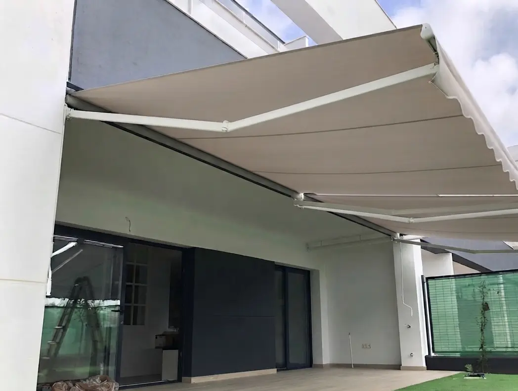 Toldos para terraza instalado en Sabadell — trabajo 2