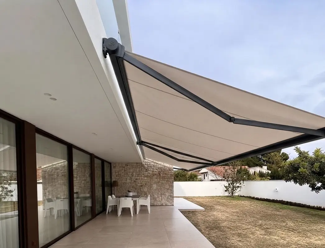 Toldos para terraza instalado en Sabadell — trabajo 5